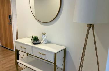 Upscale 2BR Condo with Gym & Parking near MGH & TUFTS - Foto 15