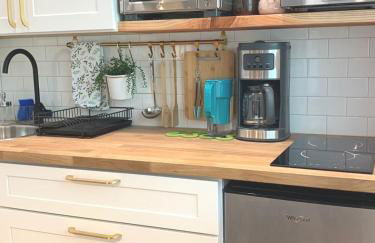 New cozy studio 2 queen beds kitchen walk to water! - Foto 21