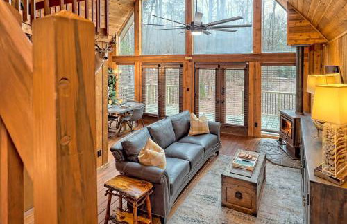 Waterfront A-Frame Cabin w Hot Tub, Outdoor Kitchen, Firepit Near Hiking & ATV Trails - 10 mins to Helen, GA - Foto 5