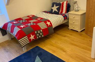 Delightful 3 bed cottage with hot tub & sea views. - Photo 19