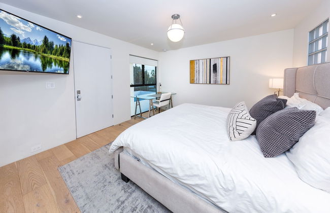 Dream Beverly Hills Mansion W. Pool - Photo 4