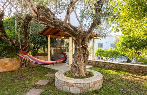 Avia's Seaside Hideaway with Lush Garden - Foto 13