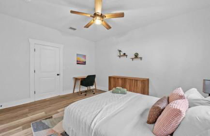 Mid-Century Modern Retreat by Coffee, Food + Shops - Foto 21