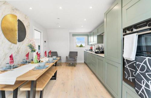 Stunning 4 Bedroom Abode in Zone 1 - Balcony - Sleeps 9 - Foto 26