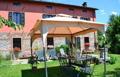 Tuscan Farmhouse in Castiglione di Garfagnana with Garden - Foto 1