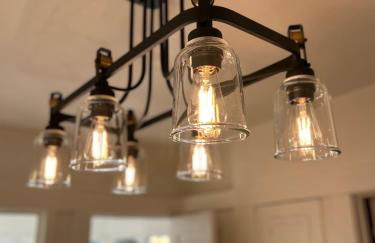 *Boho Bungalow-King-Backyard-Full Kitchen-W/D* - Foto 12