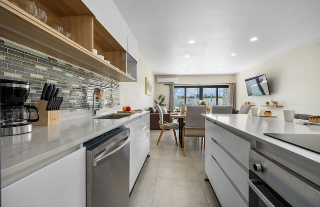 Brand NEW 3BR w Private Pool Walk to Palm Beach - Photo 17