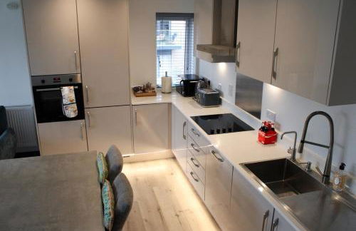 Stylish Essex Apartment, Balcony & Scenic Views - Foto 29