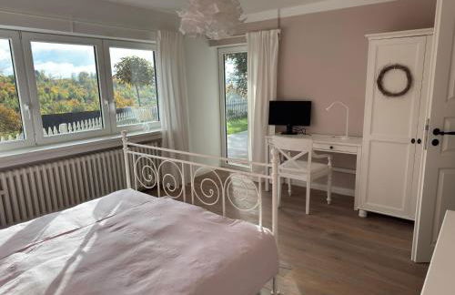 Wohnen am Waldrand, zentral und ruhig mit Terasse - Foto 13