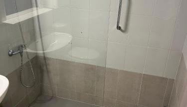 Piso con parking en el centro a 2 minutos de la playa - Foto 4, Shower