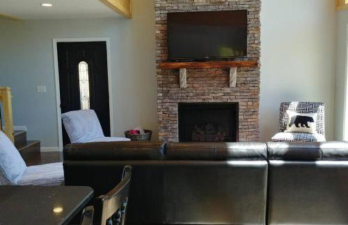 Peace of Heaven, Modern Chic Cabin, Majestic Mountain Views, Hot Tub, Fire Pit, Outdoor Games, Close to Town - Foto 46