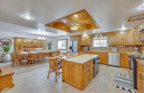 Stunning Calhan Home with Indoor Pool! - Foto 8