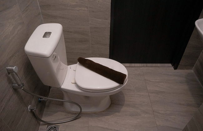 Modern And Comfy Studio At Collins Boulevard Apartment - Foto 13