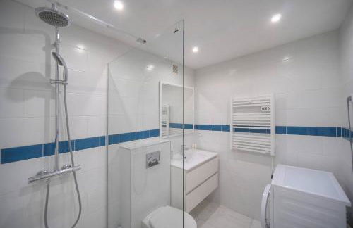 FRGK Victoria 4 Central Cannes 1BR Terrace, AC & Ultra-Fast Wi-Fi - Photo 17