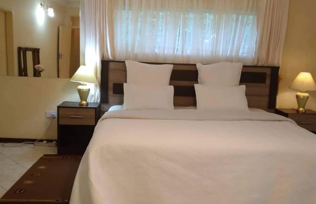 Charming 6-bed House With Swimming Pool in Harare - Foto 13