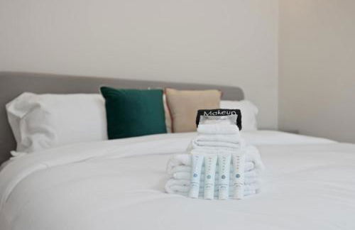 New Listing Hillside Villa by Colby & Conrad - Foto 14