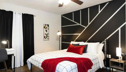 Rustic Luxe Loft , A King Bed Hideout with Edge - Foto 3