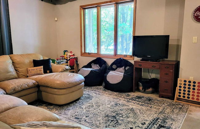 Elk Hollow by Avantstay Lakefront Chalet w/ Game Room & Fire Pit - Photo 24