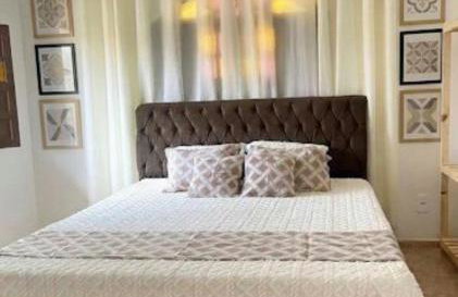 Casa Ampla de estilo colonial, espaço para até três carros - Foto 7