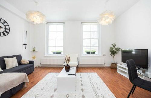 Spacious 1BR Steps from London Bridge & The Shard - Photo 13