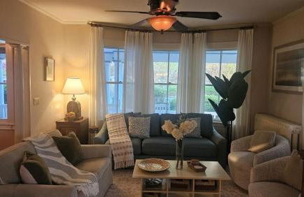 Big New England Family Home; walk to beach, shops - Foto 14