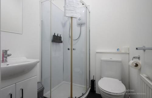 Modern 5-Bedroom House - Bannockburn - Photo 18