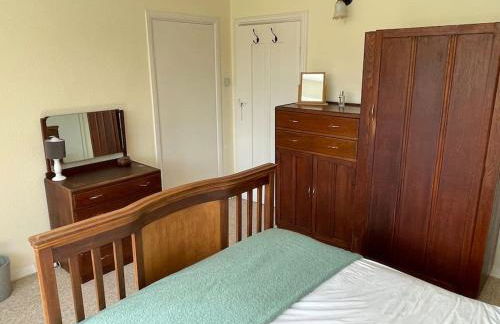 Private 1-bedroom apartment in Raynes Park - Foto 9