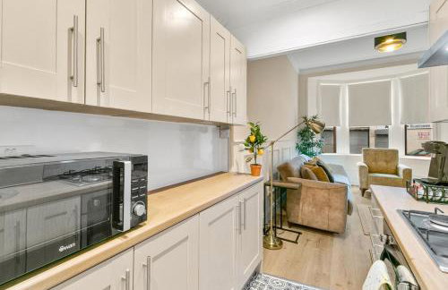 Free Parking - Sleeps 2 - 1 Bed Tenement - Renfrew - Foto 5