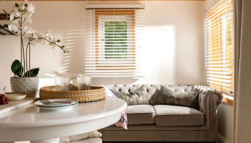 Hazel Tree Hut - Cosy Woodland Cabin with Private Hot Tub - Foto 3