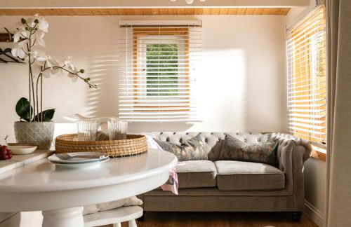 Hazel Tree Hut - Cosy Woodland Cabin with Private Hot Tub - Photo 3