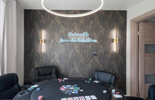 New Luxe Riverfront Home, Launch & Dock, Gamerooms - Foto 44