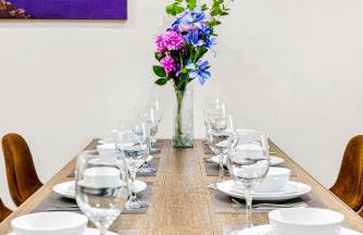 Spacious 9BR Home with Parking and Near DTLA - Foto 73