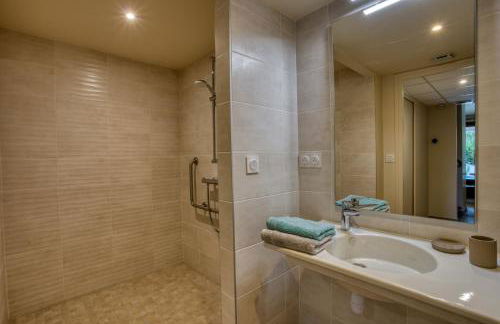 La Plaine aux Etoiles - Maison Individuelle avec Piscine Balnéo Privative et Jardin - Foto 20