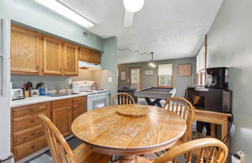 8BR 5BA Huge Dog Friendly Log Cabin near Wisconsin Dells and Lake sleeps 25plus - Foto 44