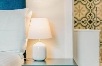 Stylish 2 Bed City Centre Apartment with Parking - Photo 26