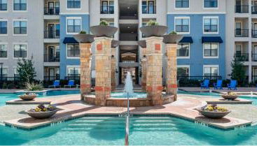 Softly Styled 1 King Sofa Bed Haven Frisco, TX - Foto 2