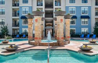 Softly Styled 1 King Sofa Bed Haven Frisco, TX - Foto 2