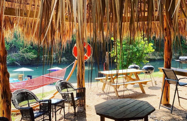 Log Cabin 1 at Son's Blue River Camp - Foto 17