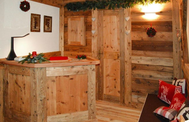 Apartment in Pellizzano Near Shopping - Photo 2