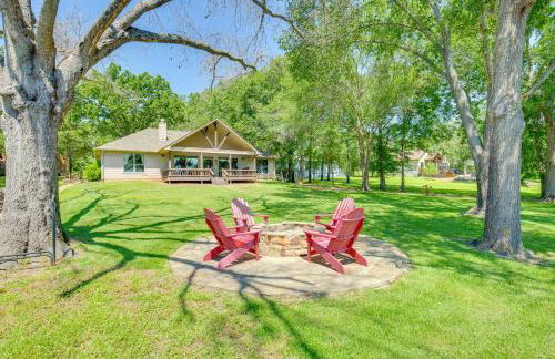 Views and Private Dock Lakefront Eustace House! - Foto 1