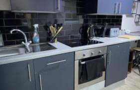 Studio apartment in bolton town - Photo 5