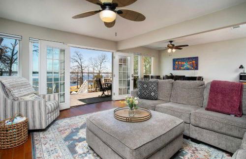 Lakefront House with Boat Dock, BBQ in Peaceful Flint - Foto 6