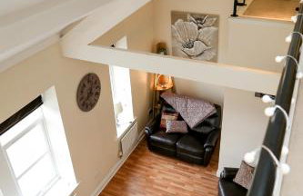 Beautiful cozy 3 bedroom 2 bathroom apartment - Foto 51