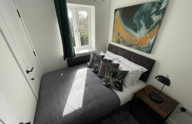 Brand New High Spec House with parking - Foto 2