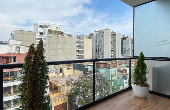 w Captivating 2BR With Balcony in Miraflores - Foto 3