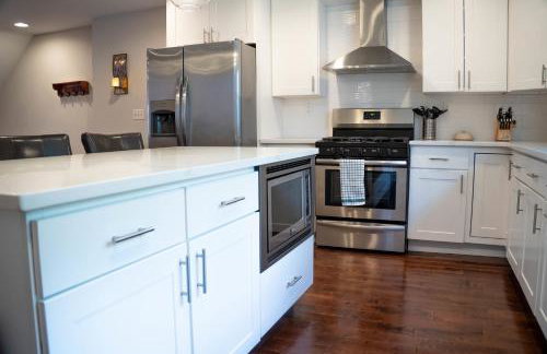 Stylish 3BR w Pool Table & Garage - Foto 14