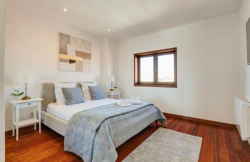 Beach Villa with Jacuzzi & Garage by HostWise - Foto 4