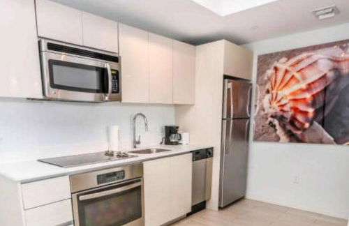 Contemporary Beach Retreat, Sleek Design & Full Kitchen -A - Foto 29