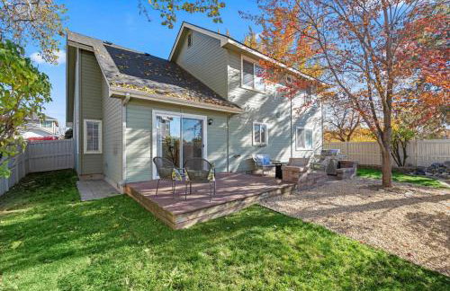 Fire Pit Getaway Shops and Dining 70in TV - Foto 35