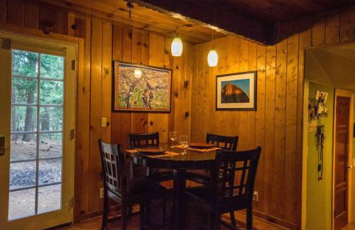 Cozy Yosemite Cabin with Hot Tub in the Pines - Foto 22